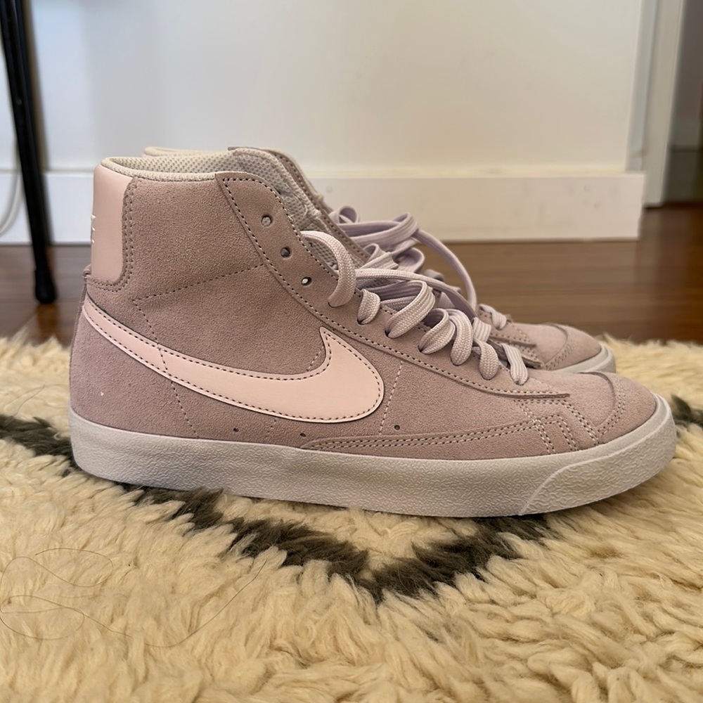 Nike - Lavender Blazer amid '77 suede - Size 6.5 Youth 8.5 women's